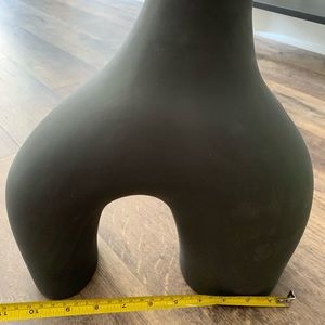 H&M Home stoneware vase black! Very modern Scandinavian style